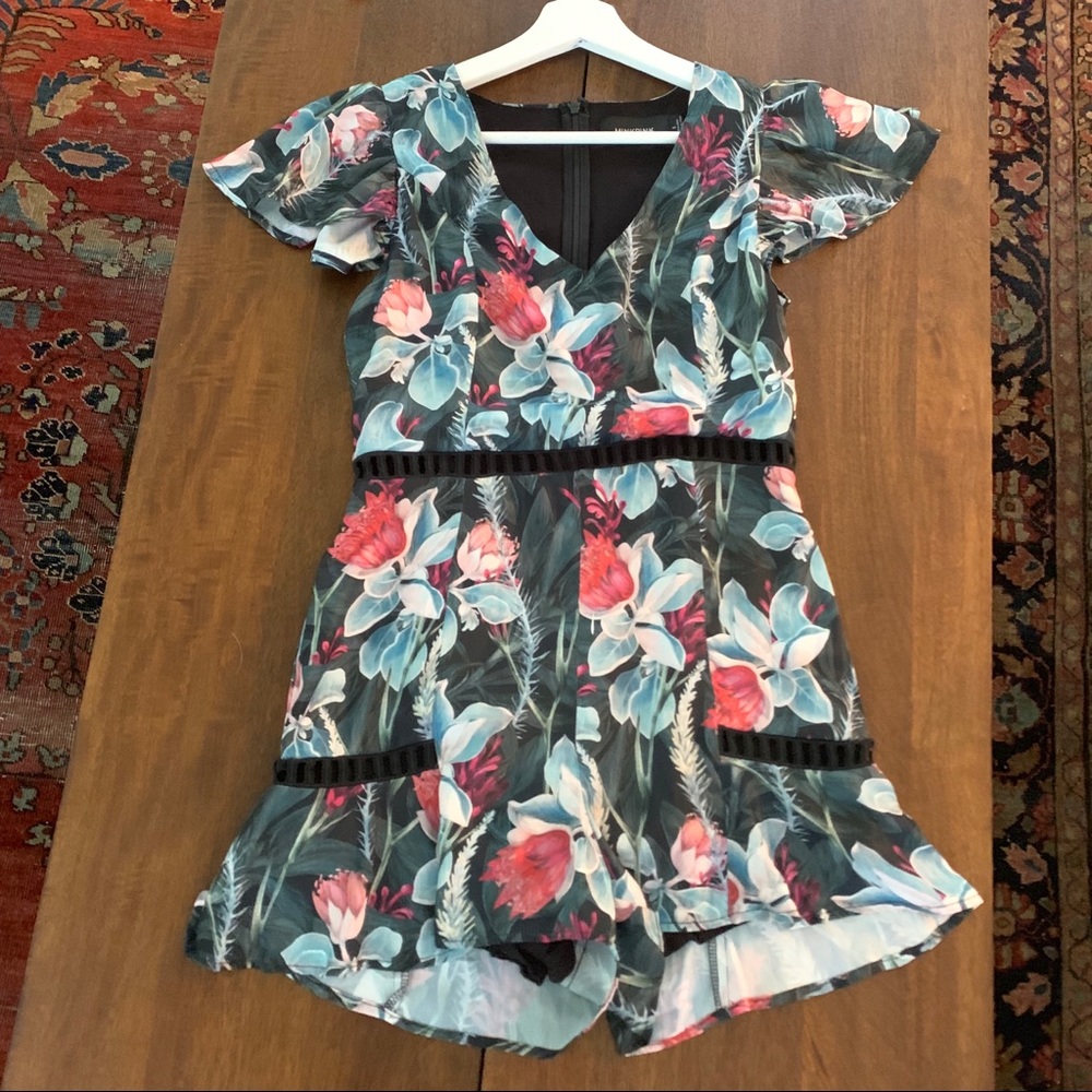 MinkPink floral short sleeve romper sz Small